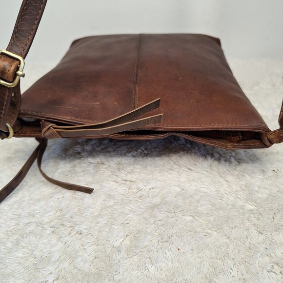 Estalon Crossbody - Picture 9 of 10